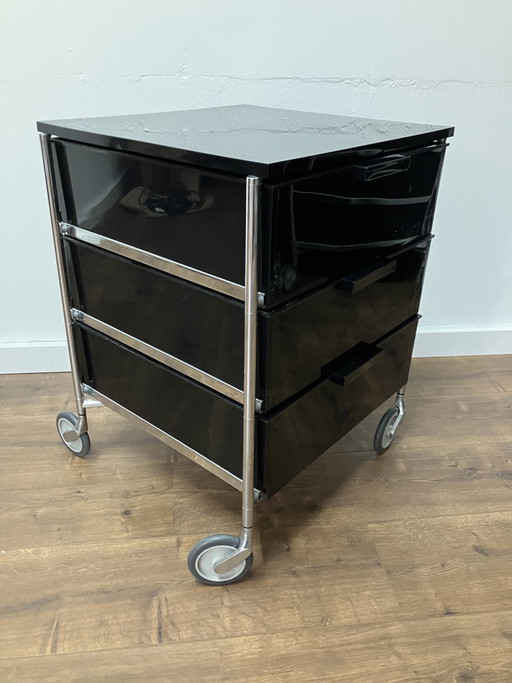Commode Kartell Mobil 3 par Antonio Citterio