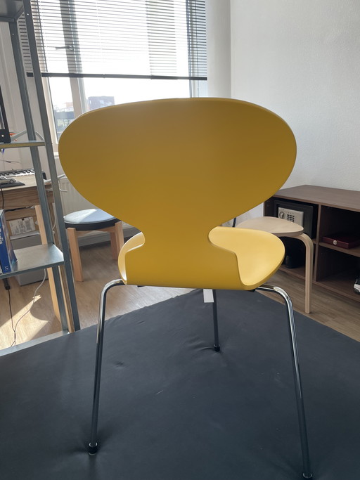 Fritz Hansen Ant Stoel Geel