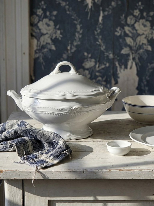 Plato hondo/de verduras de porcelana blanca fina de Limoges, atribuido a Barnardaud, de época.