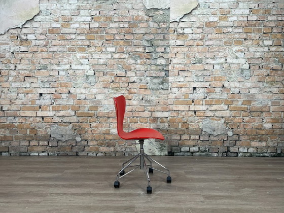 Image 1 of Fritz Hansen Butterfly red