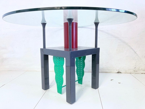 Image 1 of Mesa de comedor redonda estilo Memphis, de metal y cristal, diseño de los años 80/90.