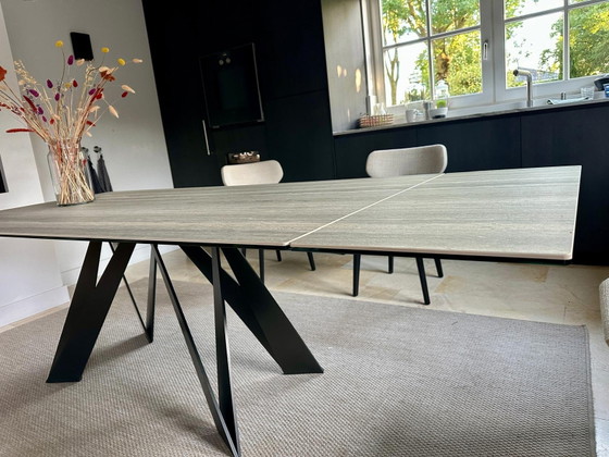 Image 1 of Table à manger New Roche Bobois