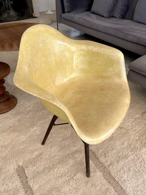 POLTRONA EAMES DEI PRIMI ANNI - ZENITH _ BORDO CORDA