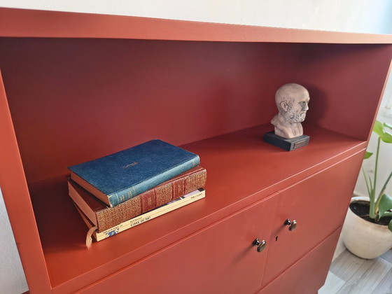Vintage Bookcase / Sideboard – Terracotta Red – Bronze (photo 5 of 8)