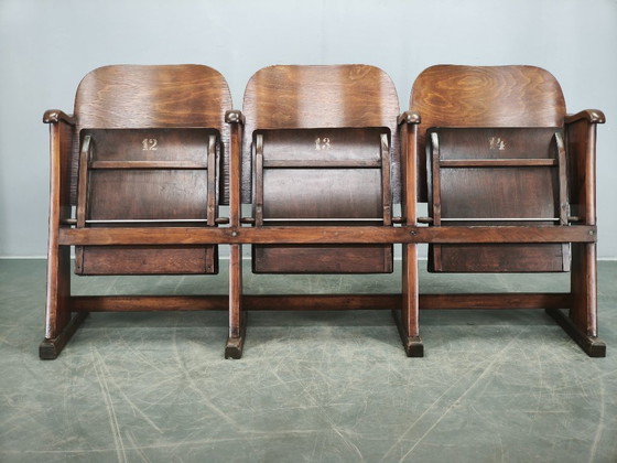 Image 1 of Zeldzame Tsjechoslowaakse bioscoopbank met drie zitplaatsen uit de jaren 1920, in Thonet-stijl.