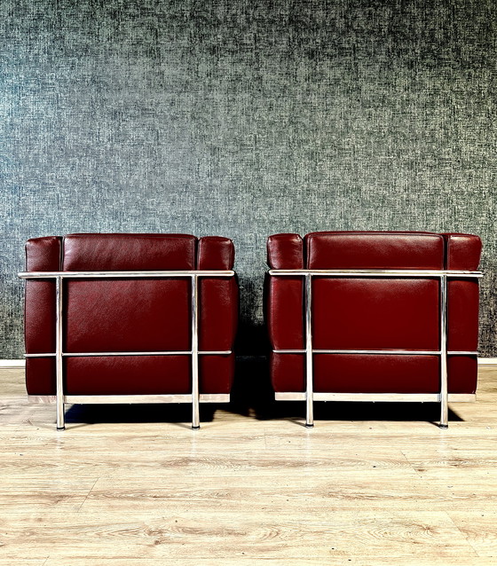 Image 1 of 2 vintage LC2 Le Corbusier stoelen in rood leer, Italië, jaren 80