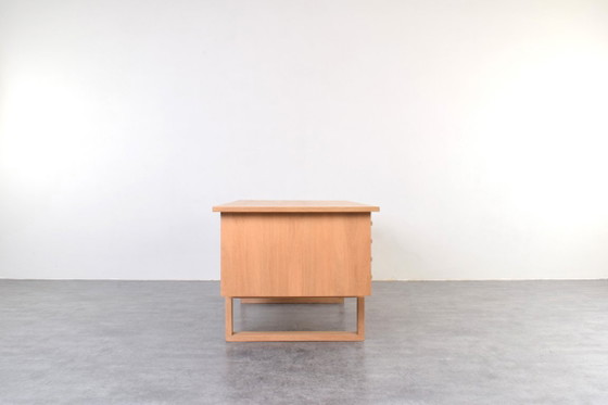 Escritorio independiente Mid-Century de roble de Torben Valeur & Henning Jensen para Dyrlund, años 60. – Wood (photo 8 of 19)