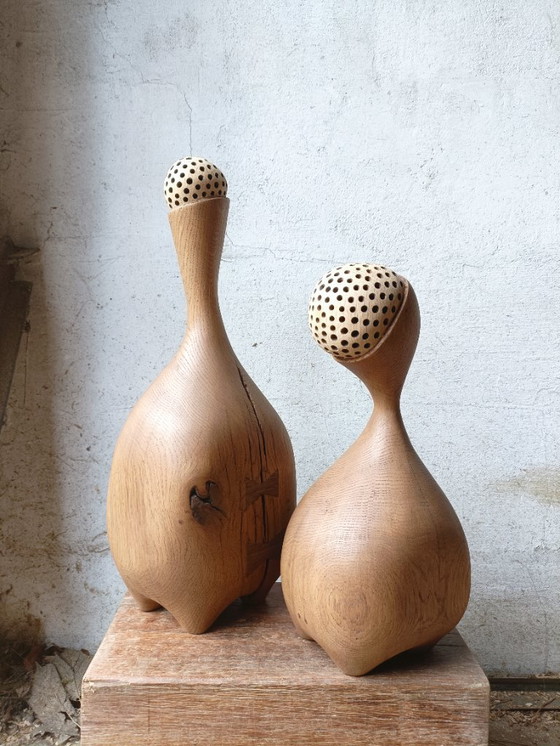 Image 1 of Set van twee grote sculpturen van massief eikenhout.