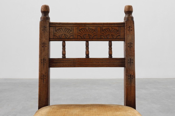 Image 1 of Sedia laterale spagnola in rovere intagliata a mano del XIX secolo con seduta in velluto