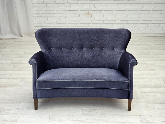 Image 1 of Sofá danés de 2 plazas de los años 60, terciopelo azul original para muebles, patas de madera de haya