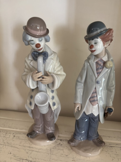2standing clowns from ladro