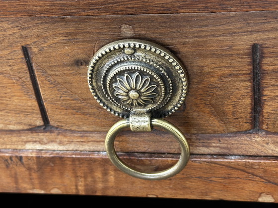 Image 1 of Art-Deco gesneden houten en marmeren nachtkastje