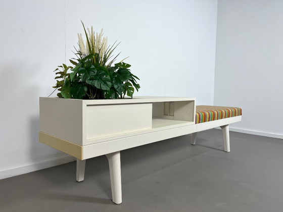 Image 1 of Panchina Level 34 con fioriera, progettata da Werner Aisslinger per Vitra nel 2004.