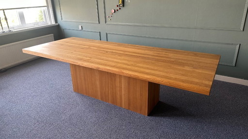 Oak Hofstede Raanhuis Cuadro Dining Table 280x100 with solid base