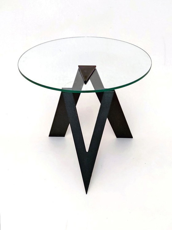 Image 1 of table d'appoint post modern design