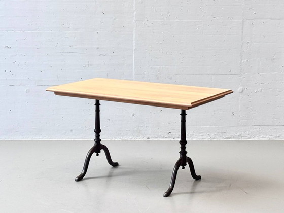 Image 1 of Horgen Glarus baraktafel gemaakt van beukenhout met gietijzeren poten
