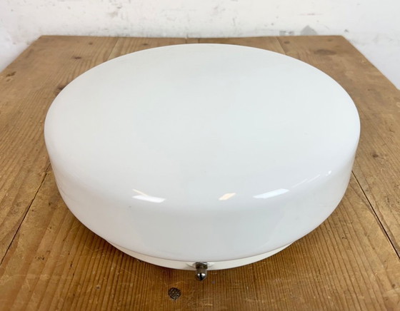 Image 1 of Vintage Sovjet plafond- of wandlamp met melkglas, jaren 80