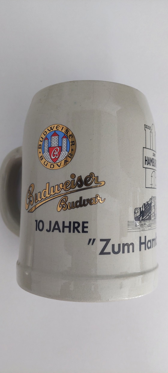 Image 1 of Zeldzame Vintage Jubileum Bierpul 0,5 liter – Pilsner Urquell & Budweiser (1977)