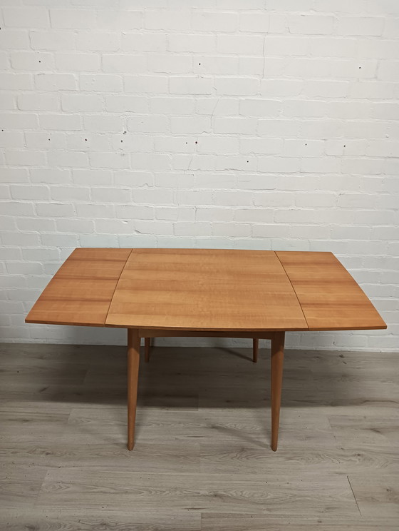 Image 1 of Extendable table