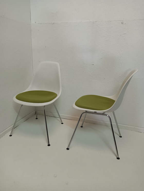 Image 1 of 2X Vitra Eames DSX stoelen