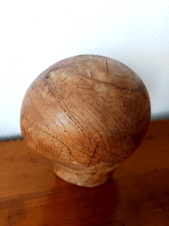 Image 1 of Antica forma di cappello in legno