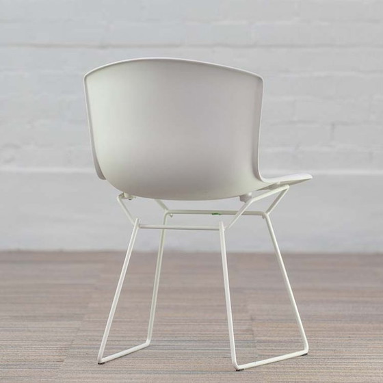 Image 1 of Knoll Plastic Side Chair Ontvangststoel
