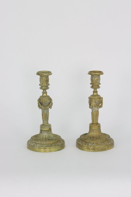 2x französische neoklassizistische Kerzenhalter aus Bronze