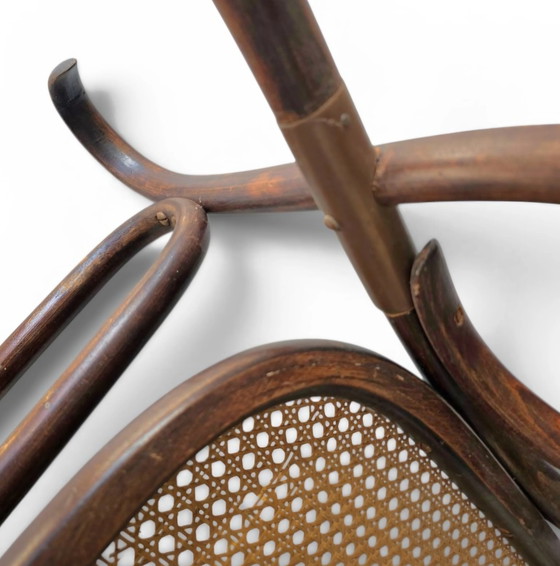 Repose-pieds en bois courbé et cannage Modèle 7001 par Michael Thonet pour Thonet / Années 1930 (photo 12 of 13)