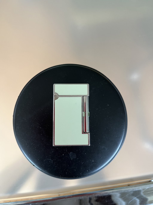 Briquet S.T. Dupont Line 1 en laque de Chine verte