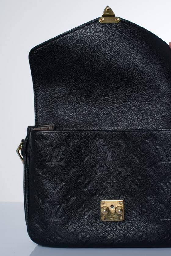 Louis Vuitton, Bolso Pochette Metis Empreinte negro – Bolsos cruzados, Calfskin (photo 9 of 16)