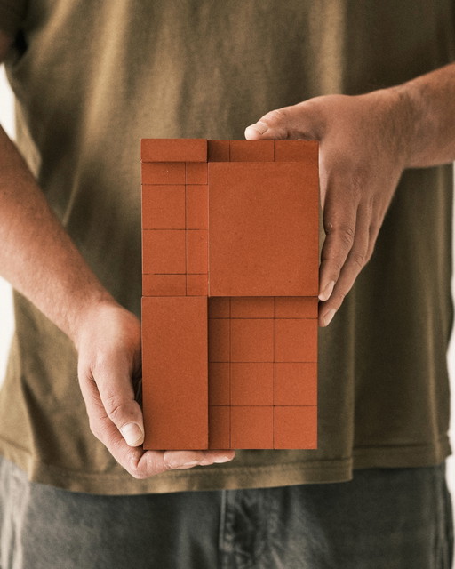 3 objetos arquitectónicos brutalistas de pared