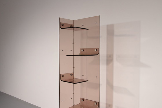 Image 1 of Iconische Michel Dumas boekenkast van plexiglas – Frans design uit de jaren 70, geïnspireerd op het ruimtetijdperk.
