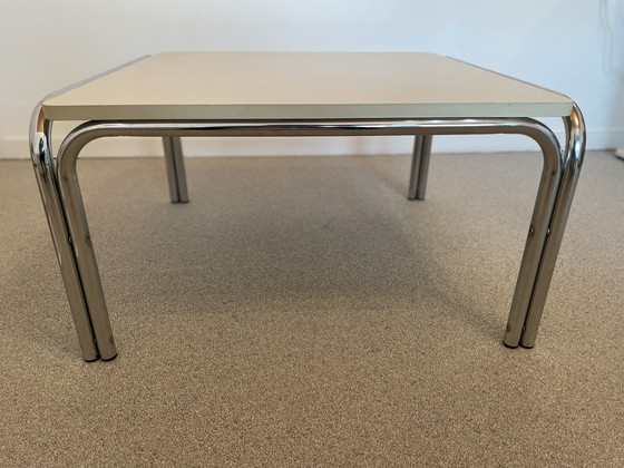 Image 1 of Tavolino da caffè spaziale (Tecta)