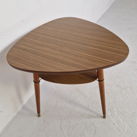 Image 1 of Jolie table d'appoint vintage marron années 70