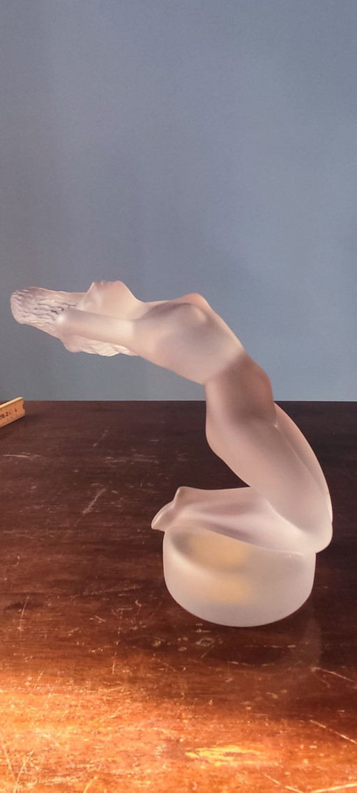 Estatua "Chrysis" de Lalique France - Cristal satinado firmado - Lujo vintage