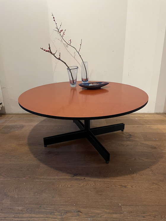 Image 1 of Runder Couchtisch mit Metallbeinen und Sperrholzplatte