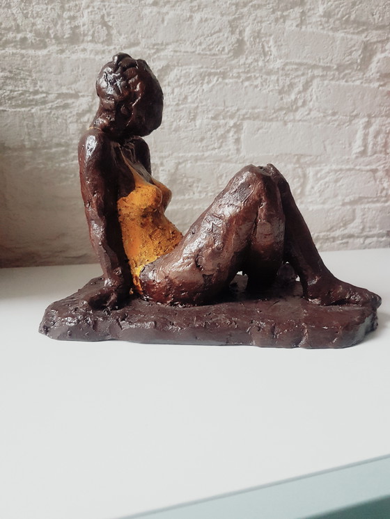 Image 1 of Femme assise en maillot de bain, pâte à modeler