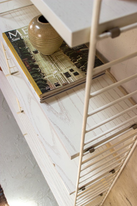 Image 1 of Buffet vintage original Nisse String Shelf blanc style milieu du siècle