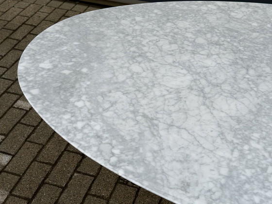 Image 1 of Original oval Knoll Tulip dining table (198x121cm) in Carrara marble