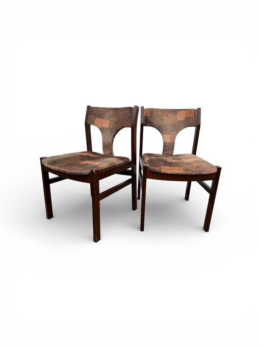 Stoelen in Scandinavische stijl uit de jaren 70.