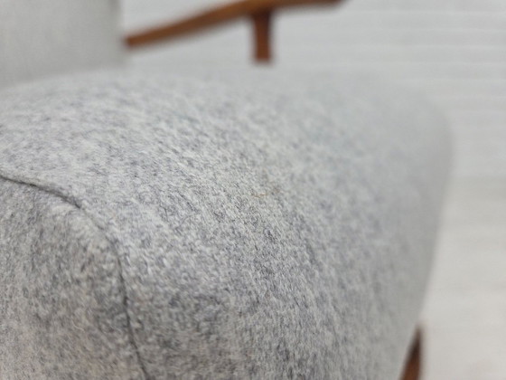 Image 1 of Dänischer Hochlehner-Sessel aus den 1950er Jahren, neu bezogen, Wolle, Eichenholz.