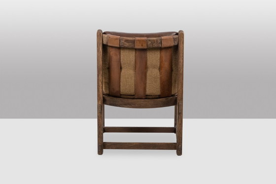 Image 1 of Paar eikenhouten loungestoelen, bekleed met leer. Gemaakt in de jaren 60.