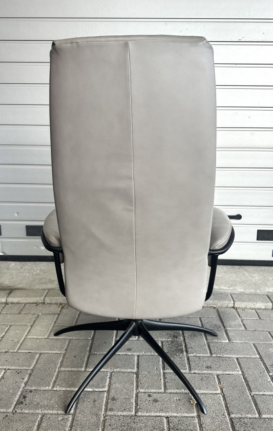 Image 1 of Stressless London fauteuil met hocker