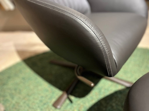 Bert Plantagie Avia high swivel armchair