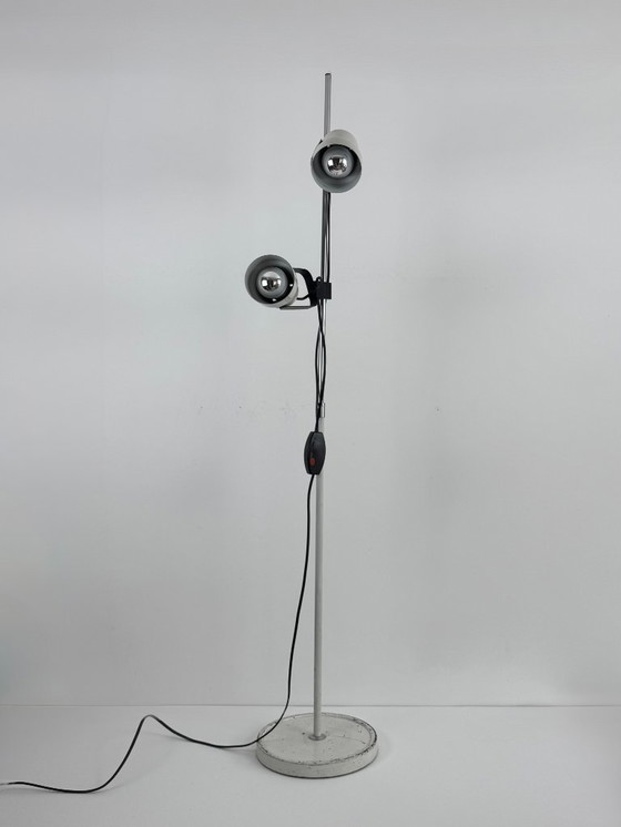 Image 1 of Lampadaire vintage orientable, métal laqué blanc mat et chrome, France, 1970