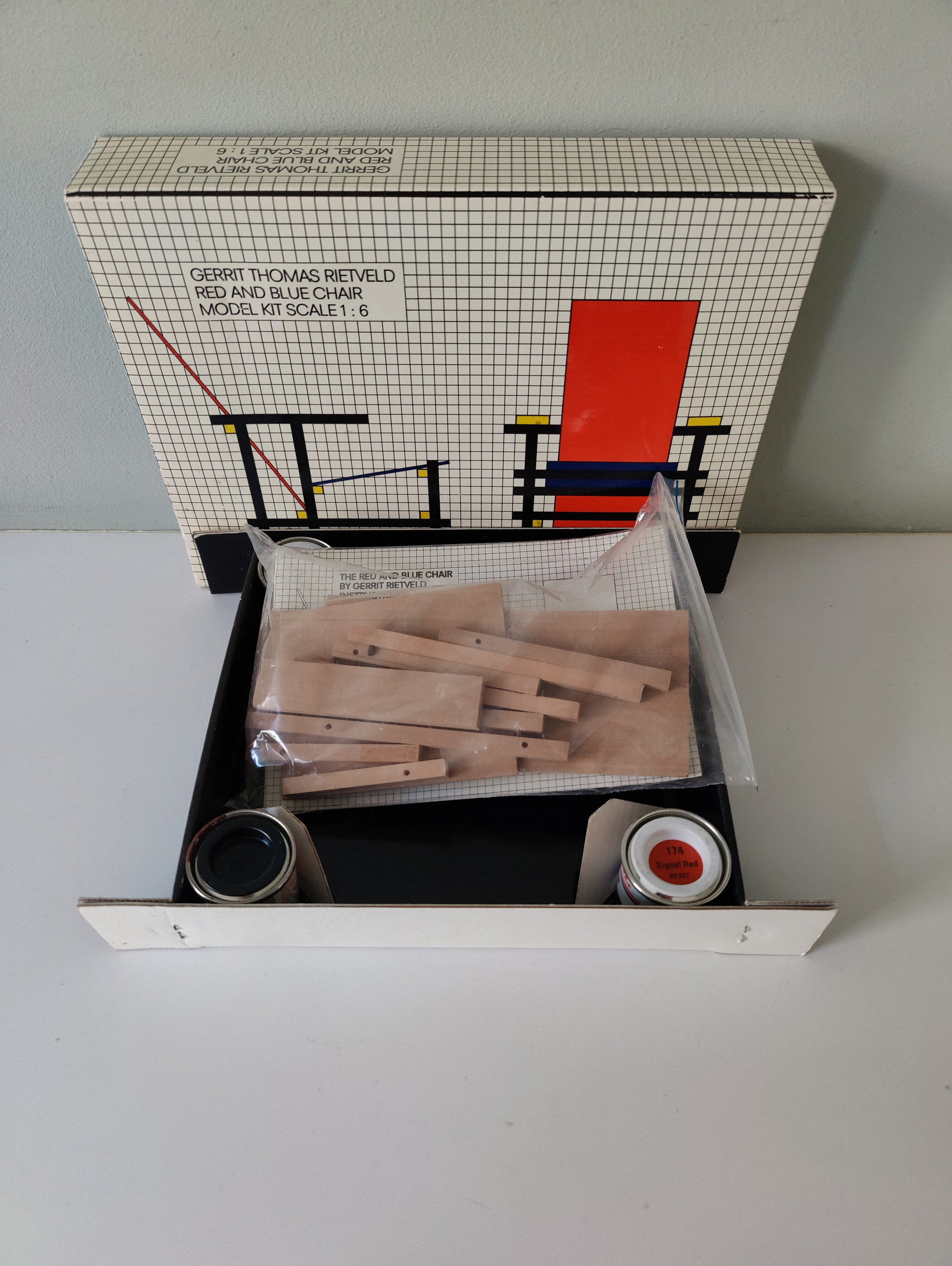 Rietveld Red Blue Chair Miniature 1983 | €125 | Whoppah