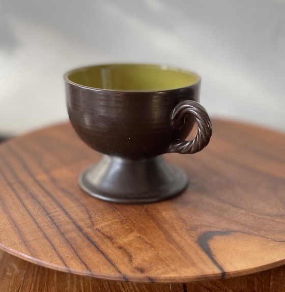 Image 1 of Ensemble de quatre tasses et soucoupes à café en faïence des années 1960 et plat de service