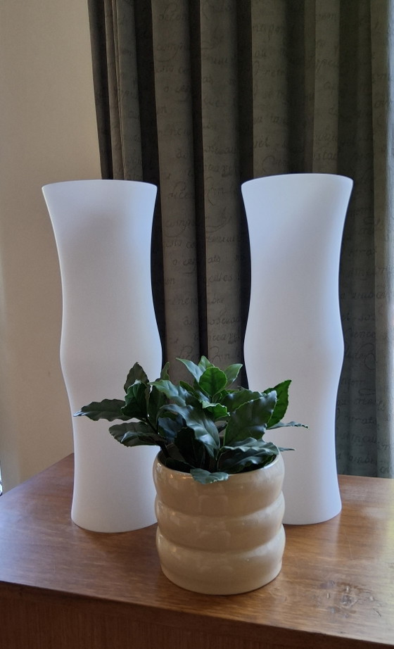 Image 1 of 2 grote tafellampen wit glas , made in Denmark by Frandsen jaren 90