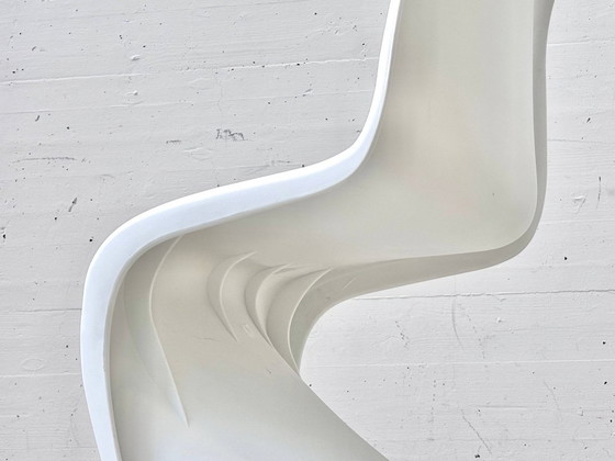 White chairs in the style of the Panton Chair – Space Age, 1970s – Side chairs, Plastic (photo 5 of 15)
