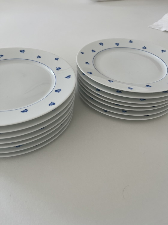 Image 1 of Vaisselle Lalique Muquet 14 assiettes petit déjeuner